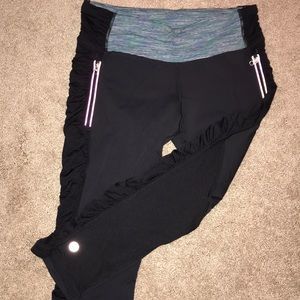 Dark gray tight 3/4 length spandex